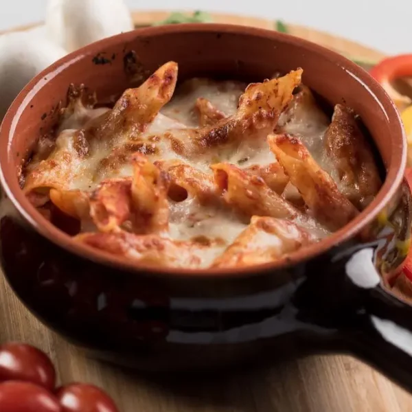 PENNE SICILIENE GRATINATE CU SOS ROSU